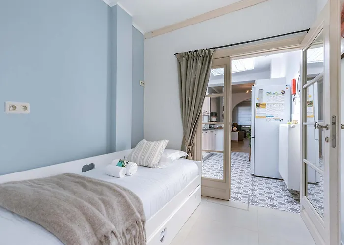 Huswell - Spacious With Terrace, Pets Are Welcome Apartment